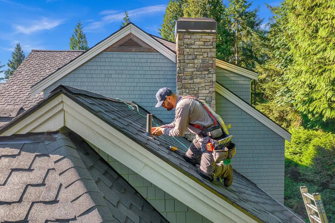 Silver Roofing expert at work